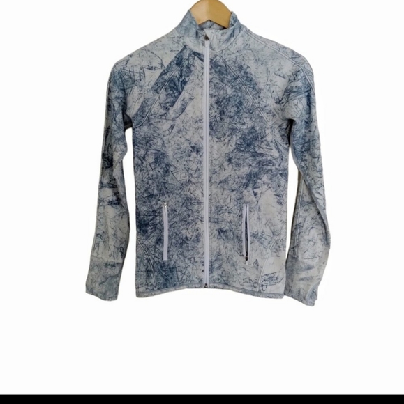 Lululemon ebb to train fitted sports hoodless jacket, size 4 excellent condition - Picture 9 of 9